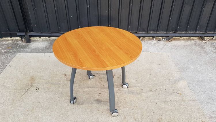โต๊ะกลม ขาเหล็ก ล้อเลื่อน ท็อปไม้ ยี่ห้อ Rockworth 90 cm รูปที่ 3