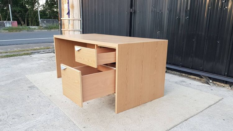 โต๊ะทำงาน 2 ลิ้นชัก โครงไม้ สีน้ำตาล กว้าง 165 cm รูปที่ 8