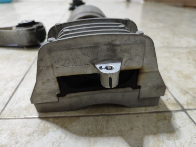 ยางแท่นเครื่องแท่นเกียร์ครบชุด mg แท้ รูปที่ 2