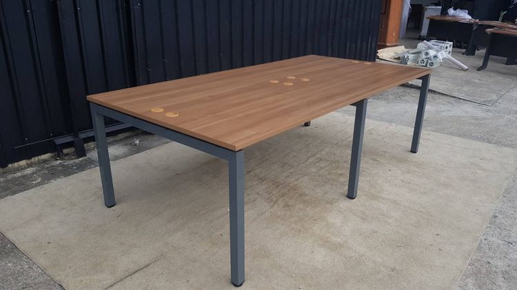 โต๊ะประชุม 4 ที่นั่ง ท็อปไม้ MDF ขาเหล็ก สีเทา