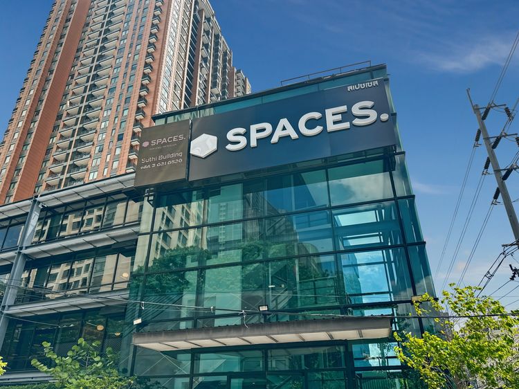 Spaces Suthi Building - การเข้าถึงสำนักงานออกแบบได้ตลอด 24 ชั่วโมงสำหรับ 2 คนใน Spaces Suthi Building