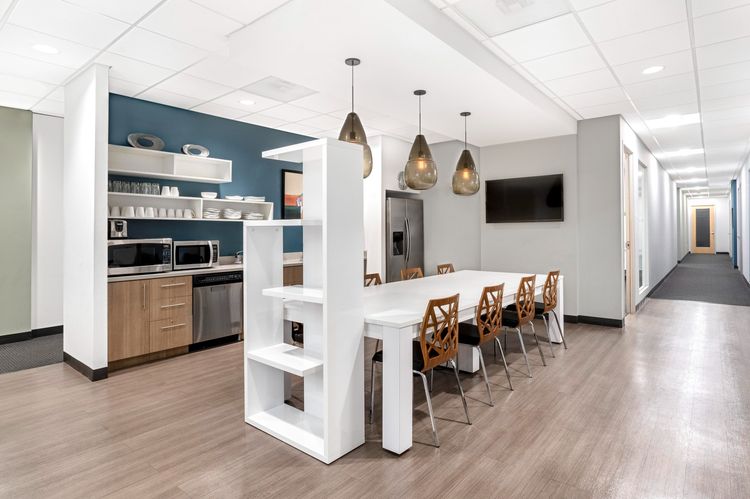 Regus Kingbridge Tower - การเข้าถึงพื้นที่สำนักงานมืออาชีพสำหรับ 2 คนที่ Regus Kingbridge Tower แบบรวมทุกอย่าง รูปที่ 4