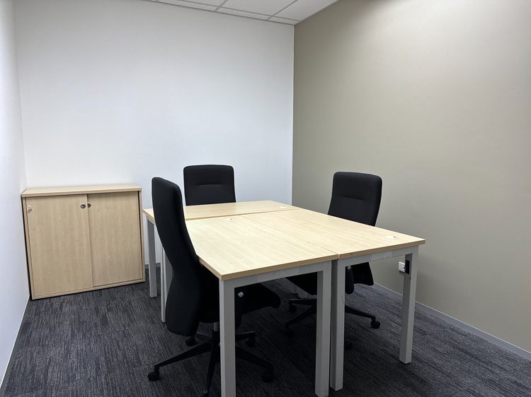 Regus Central Tower - Office Space แบบส่วนตัวสำหรับ 4 คน ที่ Regus Central Tower