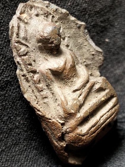 พระรอดลำพูนพิมพ์ใหญ่เนื้อเขียวครับ รูปที่ 9