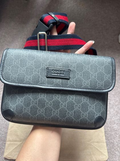 GUCCI GG SUPREME BLACK BELT BAG รูปที่ 2