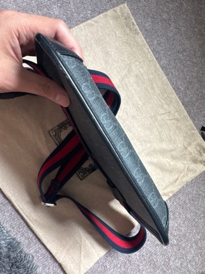 GUCCI GG SUPREME BLACK BELT BAG รูปที่ 14