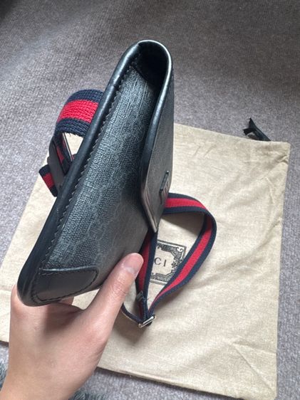 GUCCI GG SUPREME BLACK BELT BAG รูปที่ 13