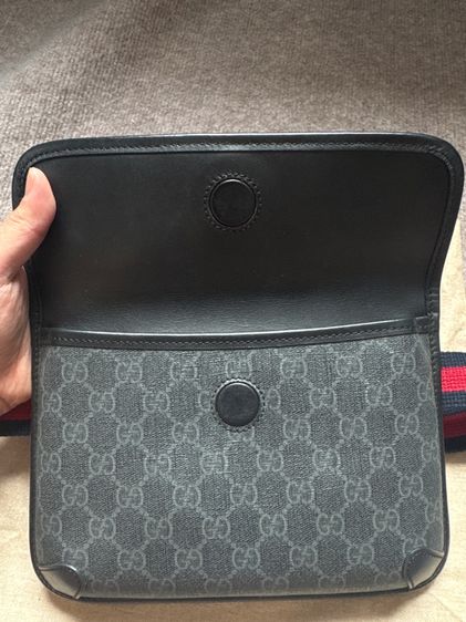 GUCCI GG SUPREME BLACK BELT BAG รูปที่ 5