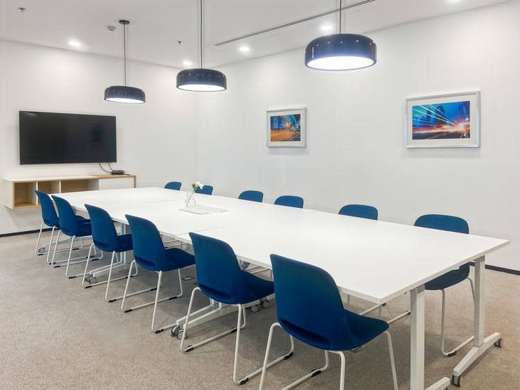 Spaces Vanit Place Aree - Office Space ที่ออกแบบอย่างสวยงามสำหรับ 4 คน คนที่ Spaces Vanit Place Aree