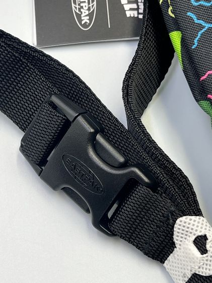 กระเป๋าคาดอก EASTPAK รุ่น SPRINGER JeremyvillePrint  รูปที่ 12