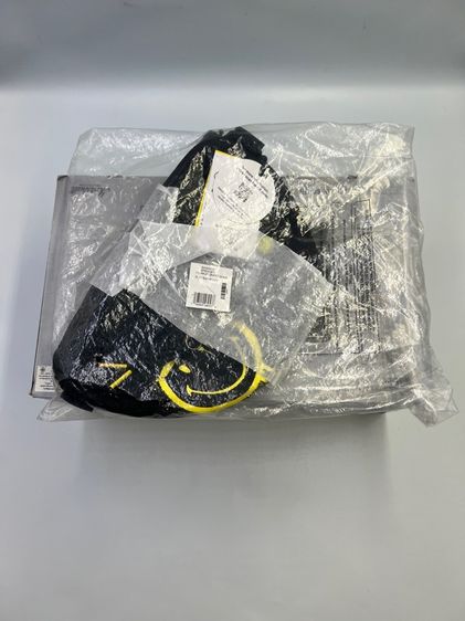 กระเป๋าคาดอก EASTPAK SPRINGER Smiley Graffiti Black รูปที่ 11