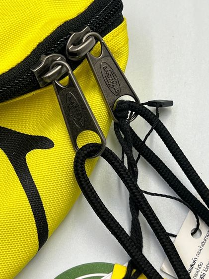 กระเป๋าคาดอก EASTPAK รุ่น SPRINGER Smiley Smiley Big รูปที่ 11