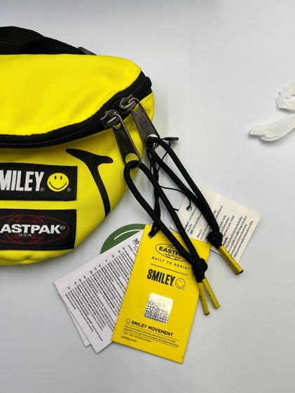 กระเป๋าคาดอก EASTPAK รุ่น SPRINGER Smiley Smiley Big รูปที่ 10