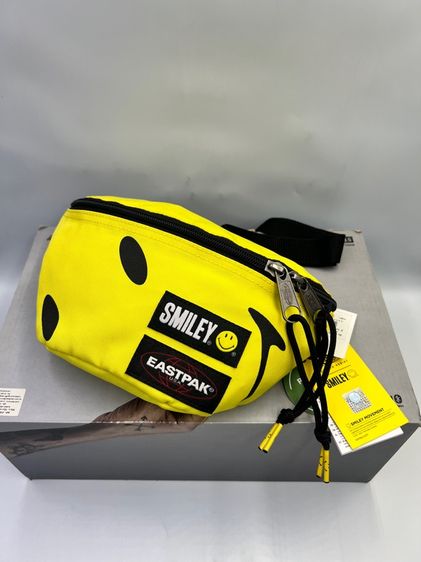 ไม่ระบุ เหลือง โพลีเอสเตอร์ กระเป๋าคาดอก EASTPAK รุ่น SPRINGER Smiley Smiley Big