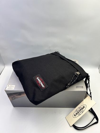 ชาย ดำ โพลีเอสเตอร์ กระเป๋าสะพายไหล่ EASTPAK รุ่น LUX Shoulder Bag 