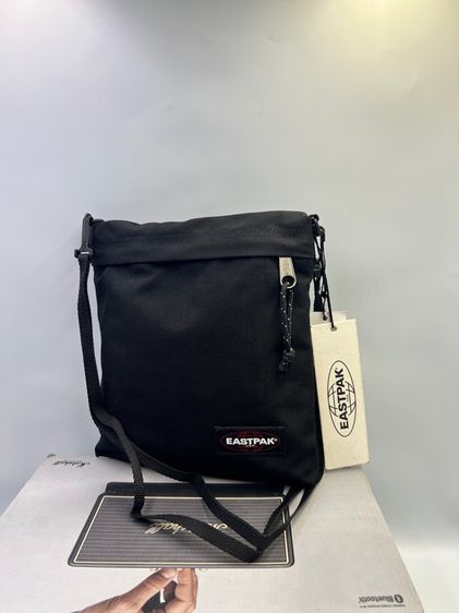 กระเป๋าสะพายไหล่ EASTPAK รุ่น LUX Shoulder Bag  รูปที่ 2