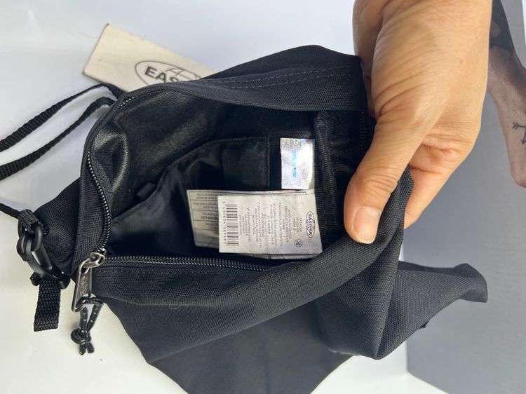 กระเป๋าสะพายไหล่ EASTPAK รุ่น LUX Shoulder Bag  รูปที่ 7