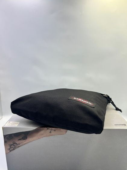 กระเป๋าสะพายไหล่ EASTPAK รุ่น LUX Shoulder Bag  รูปที่ 5