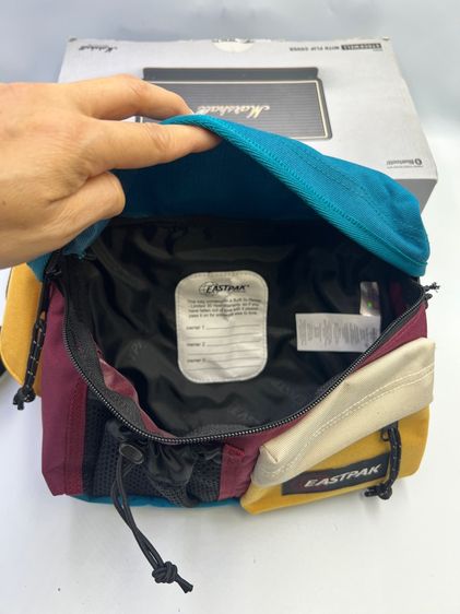 กระเป๋าคาดเอว EASTPAK รุ่น Versity Waist-Varsity Blocking รูปที่ 6