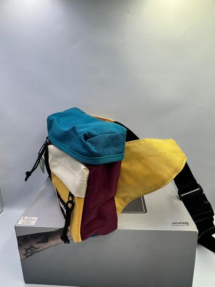 กระเป๋าคาดเอว EASTPAK รุ่น Versity Waist-Varsity Blocking รูปที่ 3