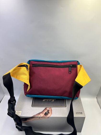 กระเป๋าคาดเอว EASTPAK รุ่น Versity Waist-Varsity Blocking รูปที่ 4