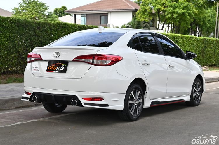 Toyota Yaris ATIV 2020 1.2 Mid Sedan เบนซิน ไม่ติดแก๊ส เกียร์อัตโนมัติ ขาว รูปที่ 3