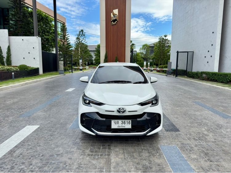 Toyota Yaris 2023 1.2 Sport Sedan เบนซิน ไม่ติดแก๊ส เกียร์อัตโนมัติ ขาว รูปที่ 2