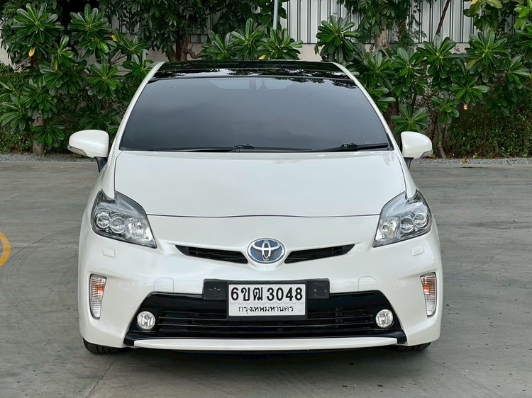 Toyota Prius 2013 1.8 Hybrid Top Option Grade Sedan ไฮบริด เกียร์อัตโนมัติ ขาว รูปที่ 2