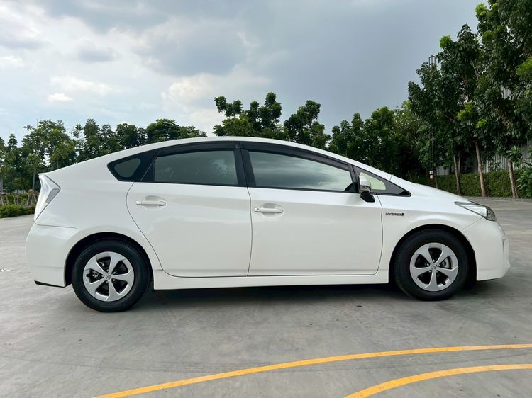 Toyota Prius 2013 1.8 Hybrid Top Option Grade Sedan ไฮบริด เกียร์อัตโนมัติ ขาว รูปที่ 4