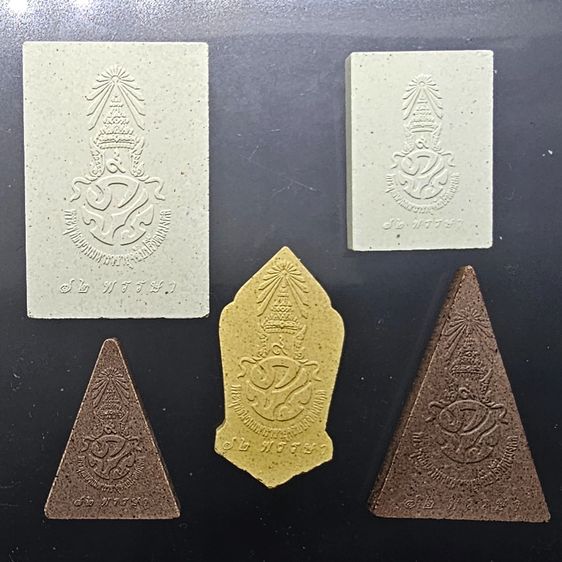 ชุดพระผง 5 องค์ พระพุทธนวมมหาราชายุจฉับปริวัตนมงคล ภปร. รุ่นเฉลิมพระชนมพรรษา 72 พรรษา รัชกาลที่ 9 ปี 2542 พร้อมตลับเดิม รูปที่ 5