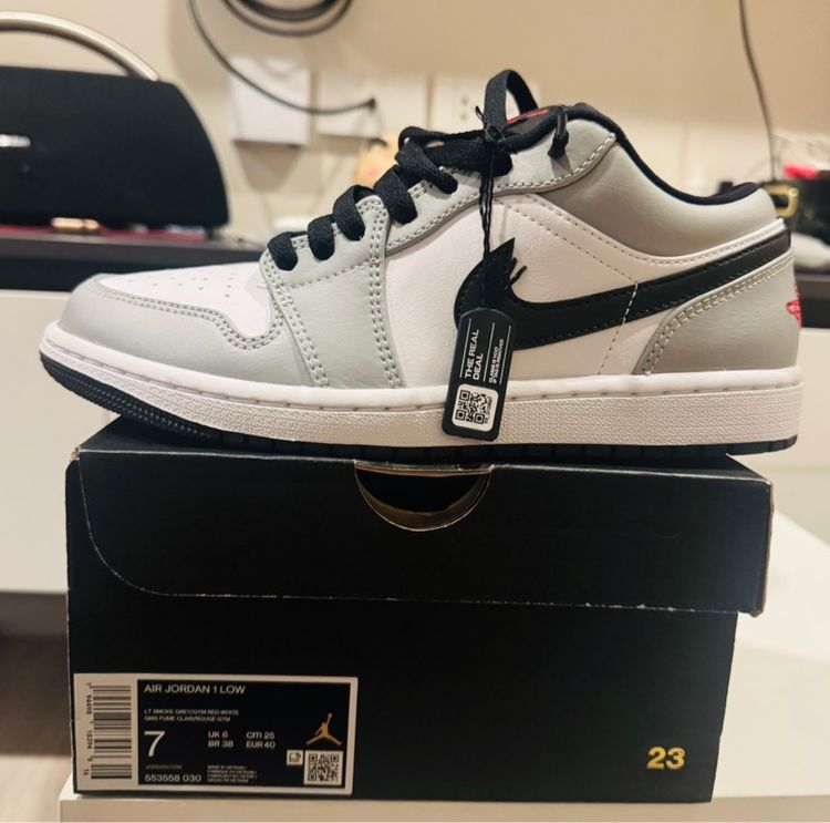 Jordan 1 Light Smoke Grey 