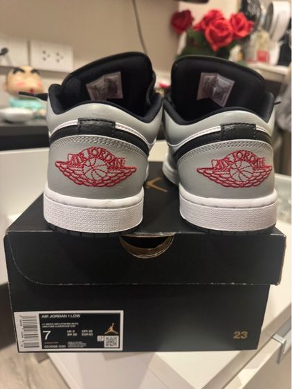 Jordan 1 Light Smoke Grey  รูปที่ 4