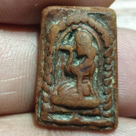 นางกวัก พิมพ์สี่เหลี่ยม ไม่ทราบวัดและปีที่ออก สภาพโดยรวมพระแท้ เก่า ได้อายุ รับประกันพระแท้ ได้พระตามรูปแน่นอน รูปที่ 3