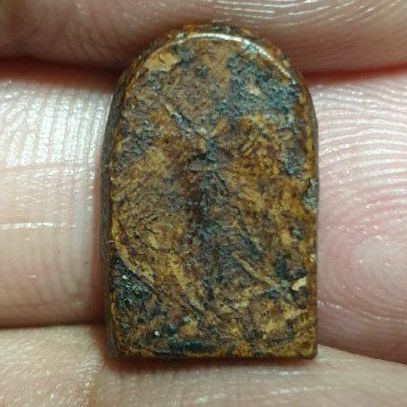 พระซุ้มกอ พิมพ์จิ๋ว ไม่ทราบวัดและปีที่ออก ลงลักเก่าได้อายุ สภาพสวยขนาดเล็ก เหมาะกับผู้หญิง บุตรหลานของท่าน รับประกันพระแท้ รูปที่ 4