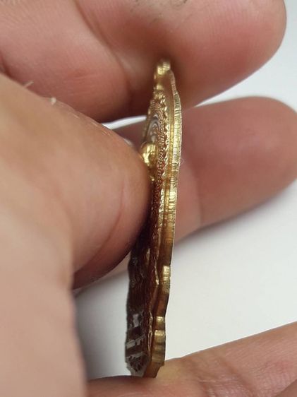 เหรียญนั่งพานหลวงปู่ทิมวัดละหารไร่ รูปที่ 3