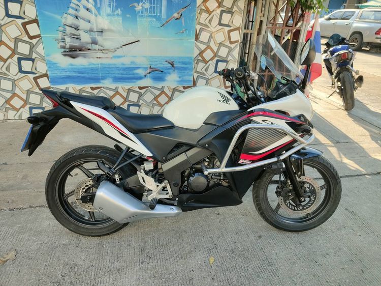 🛵ยังไงก็ขาย CBR150 ปี 57 เครื่องดี สีสวย สตาร์ทมือ  รถบ้านพร้อมใช้งาน เปลี่ยนน้ำมันเครื่องฟรี ส่งฟรี30กิโล รูปที่ 3