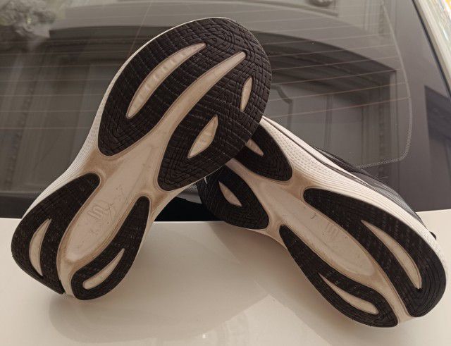 ขาย Skechers Max cushion  เหมือนใหม่ ของแท้ Size 40-250cm รูปที่ 5