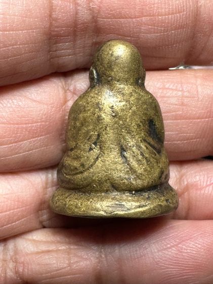 รูปหล่อล.พ.เงินพิมพ์ขี้ตาสามชาย พระผ่านการบูชา พร้อมกรอบ รูปที่ 2