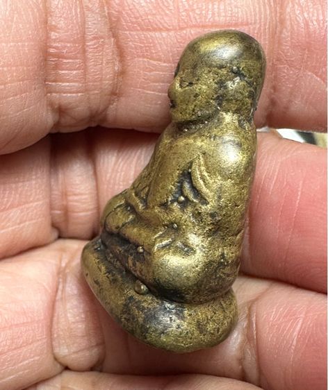 รูปหล่อล.พ.เงินพิมพ์ขี้ตาสามชาย พระผ่านการบูชา พร้อมกรอบ รูปที่ 9