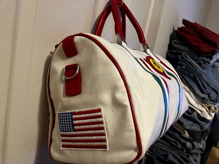 Ferrari MADE IN Italy Ferrari แท้ หนังแท้ ซิบYKK สวยมาก ไม่มีตำหนิ ราคา 15,000 บาท รูปที่ 3