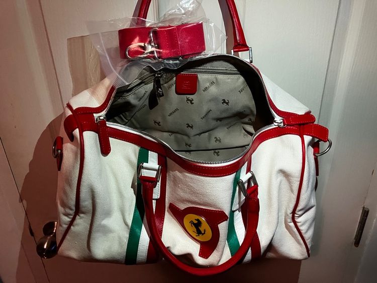 Ferrari MADE IN Italy Ferrari แท้ หนังแท้ ซิบYKK สวยมาก ไม่มีตำหนิ ราคา 15,000 บาท รูปที่ 7