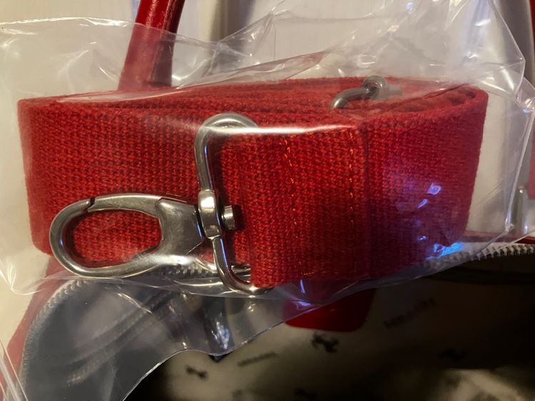 Ferrari MADE IN Italy Ferrari แท้ หนังแท้ ซิบYKK สวยมาก ไม่มีตำหนิ ราคา 15,000 บาท รูปที่ 6