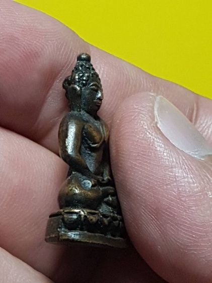 พระชัยวัฒน์หลวงปู่บุญ วัดกลางบางเเก้ว พิมพ์แต่งเก่า สภาพสวยมาก เนื้อจัดเข้ม อายุกว่าร้อยปี หาชมได้ยากมาก รูปที่ 11