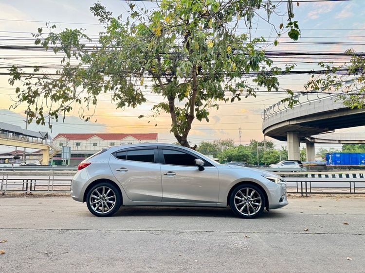 Mazda Mazda3 2018 2.0 S Sedan เบนซิน ไม่ติดแก๊ส เกียร์อัตโนมัติ บรอนซ์เงิน รูปที่ 3