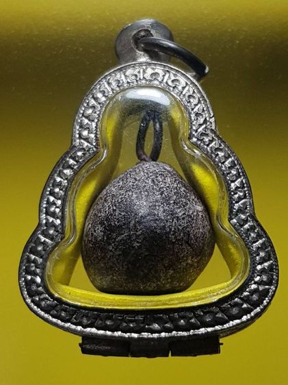 ลูกสะกด หลวงพ่อไล้ วัดเขายี่สาร รุ่นเเรก สภาพสวยมากๆ ผิวเดิมๆ พระเก่าเก็บไม่ผ่านการใช้ มาพร้อบตลับเงินลงยาราชาวดี สวยเยี่ยม รูปที่ 2