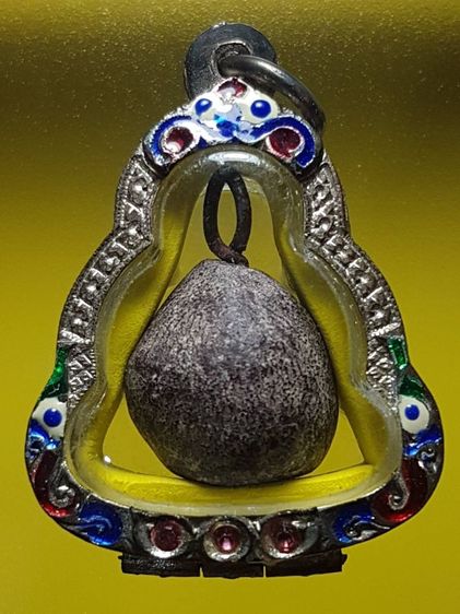 ลูกสะกด หลวงพ่อไล้ วัดเขายี่สาร รุ่นเเรก สภาพสวยมากๆ ผิวเดิมๆ พระเก่าเก็บไม่ผ่านการใช้ มาพร้อบตลับเงินลงยาราชาวดี สวยเยี่ยม