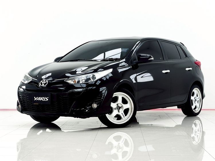 รถ Toyota Yaris 1.2 G สี ดำ