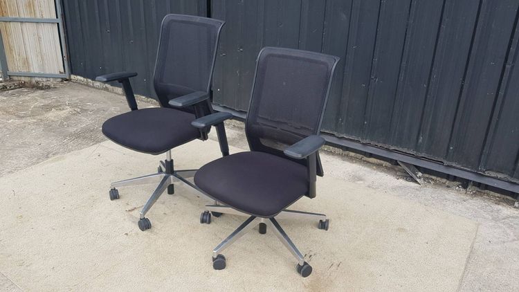 เก้าอี้สำนักงาน พนักพิงตาข่าย มีล้อ เบาะผ้า ขาเหล็ก สีดำ ยี่ห้อ KOKUYO รูปที่ 3