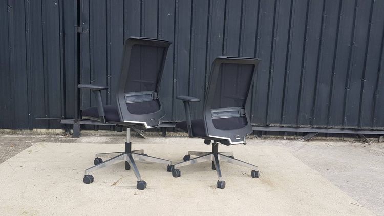 เก้าอี้สำนักงาน พนักพิงตาข่าย มีล้อ เบาะผ้า ขาเหล็ก สีดำ ยี่ห้อ KOKUYO รูปที่ 4