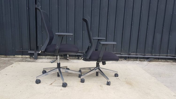 เก้าอี้สำนักงาน พนักพิงตาข่าย มีล้อ เบาะผ้า ขาเหล็ก สีดำ ยี่ห้อ KOKUYO รูปที่ 7